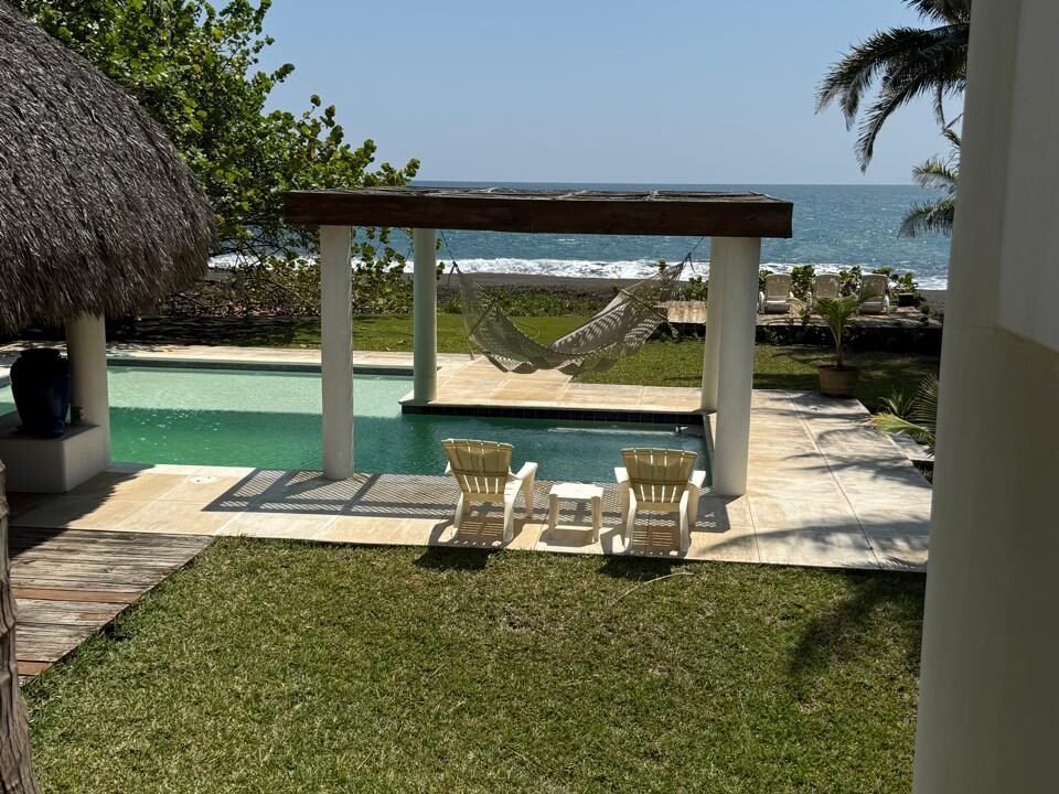 Casa en Monterrico Frente al Mar Excelente Estado 5 km Después de Monterrico (4)