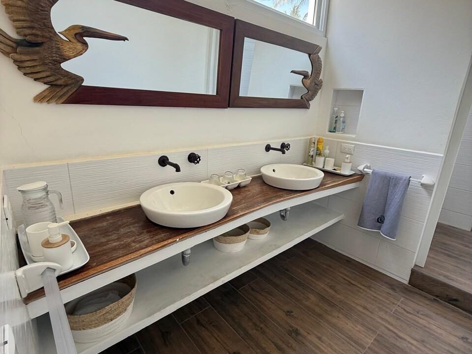 Casa en Monterrico Frente al Mar Excelente Estado 5 km Después de Monterrico (6)