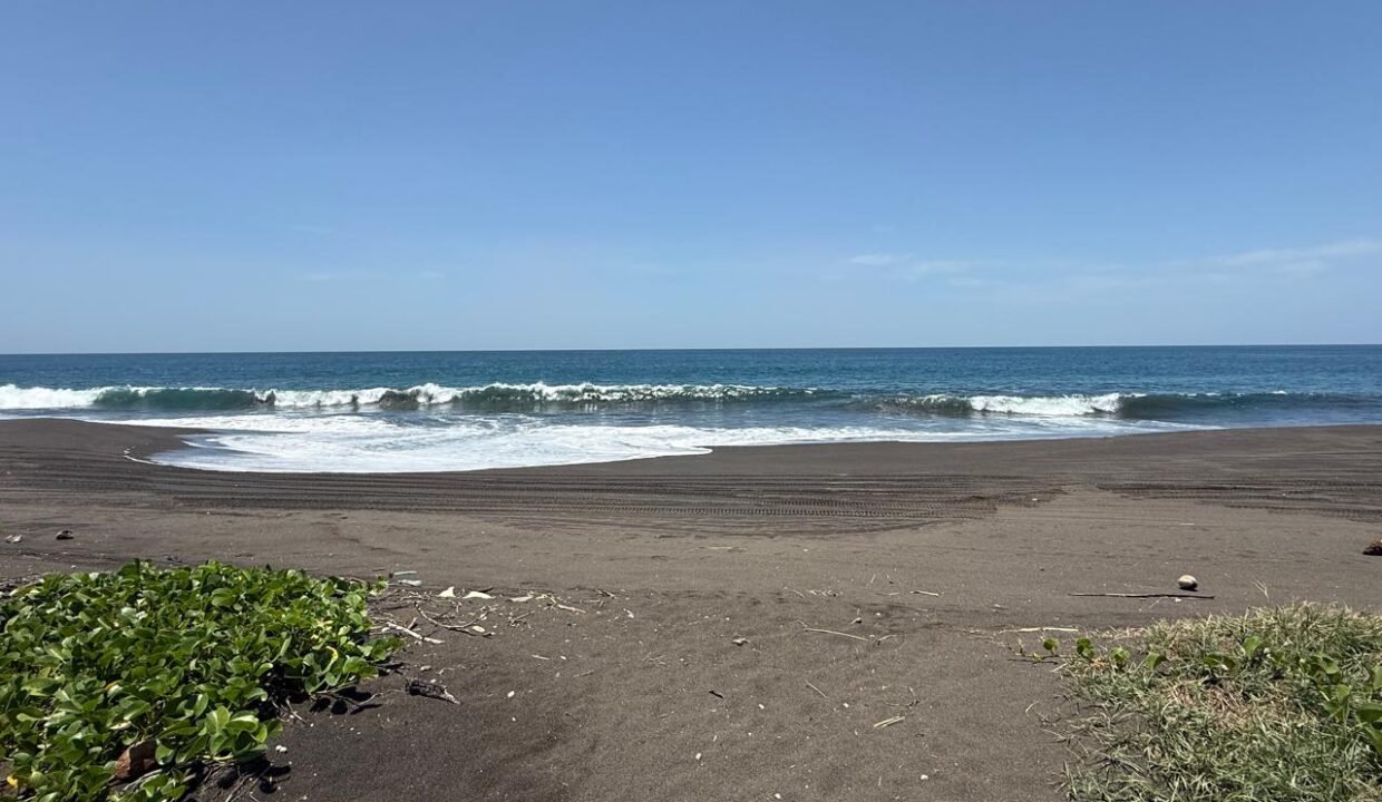 Casa en Monterrico Frente al Mar Piscina con Vista al Mar (16)