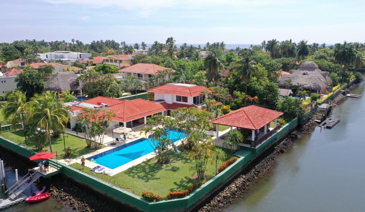 Casa en Punta Vela Terreno de Esquina, Rodeado de Canal Principal (5)