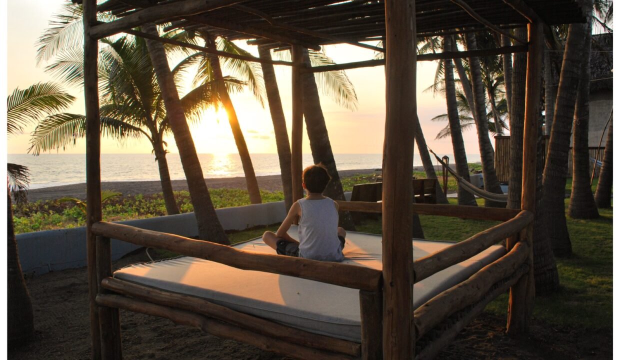 Casa Frente al Mar En El Cebollito, Monterrico (13)