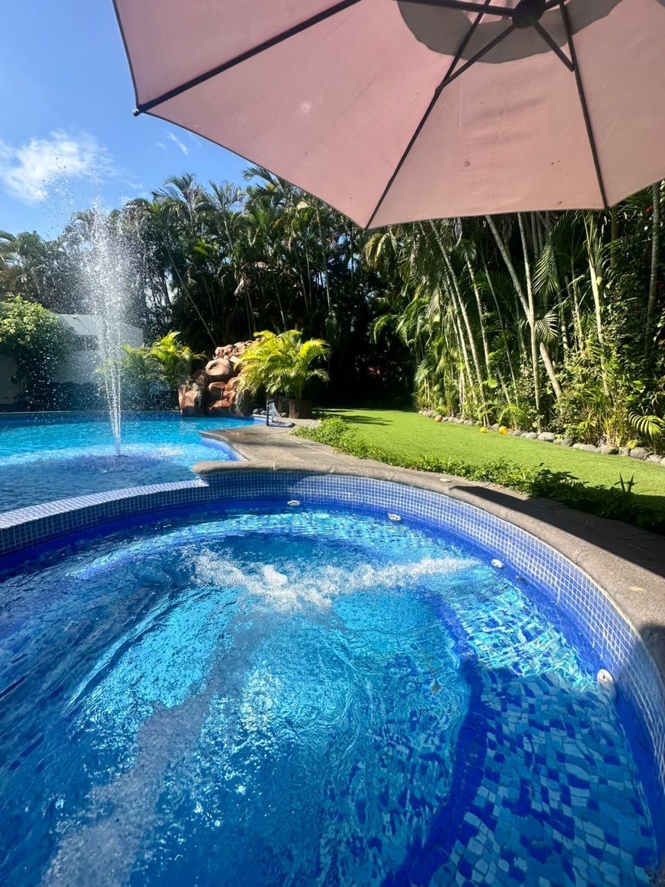 Casa en All Seasons | Piscina Propia con Lagartera y Jacuzzi - Image 1