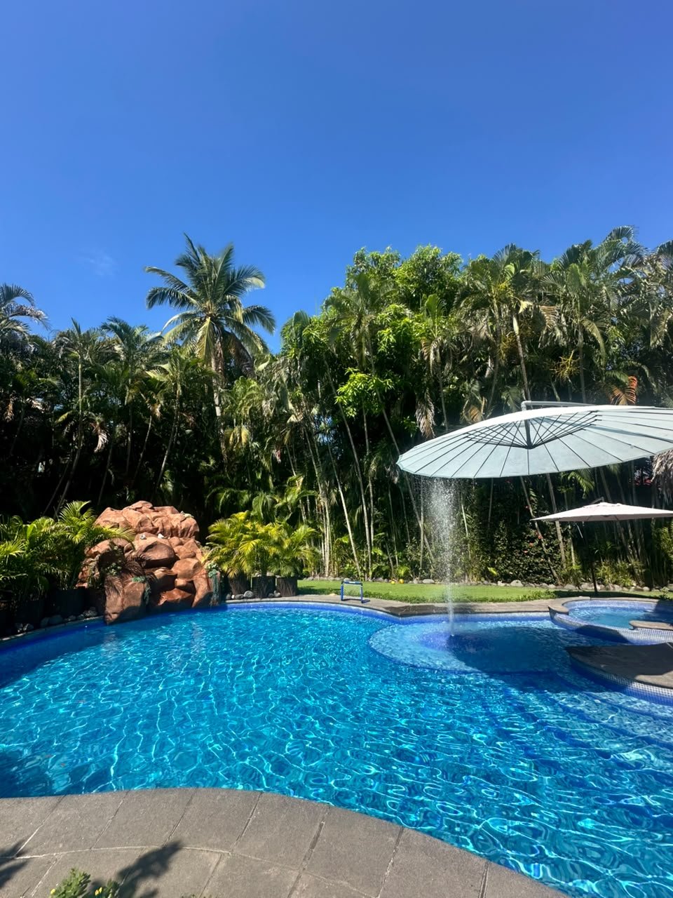 Casa en All Seasons | Piscina Propia con Lagartera y Jacuzzi - Image 2
