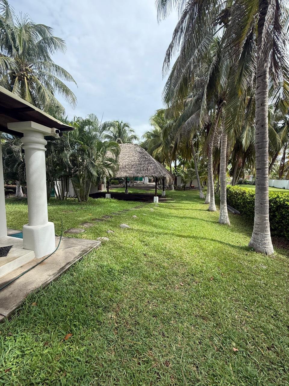 Casa en Monterrico | Frente al Mar | Con Título de Propiedad - Image 2