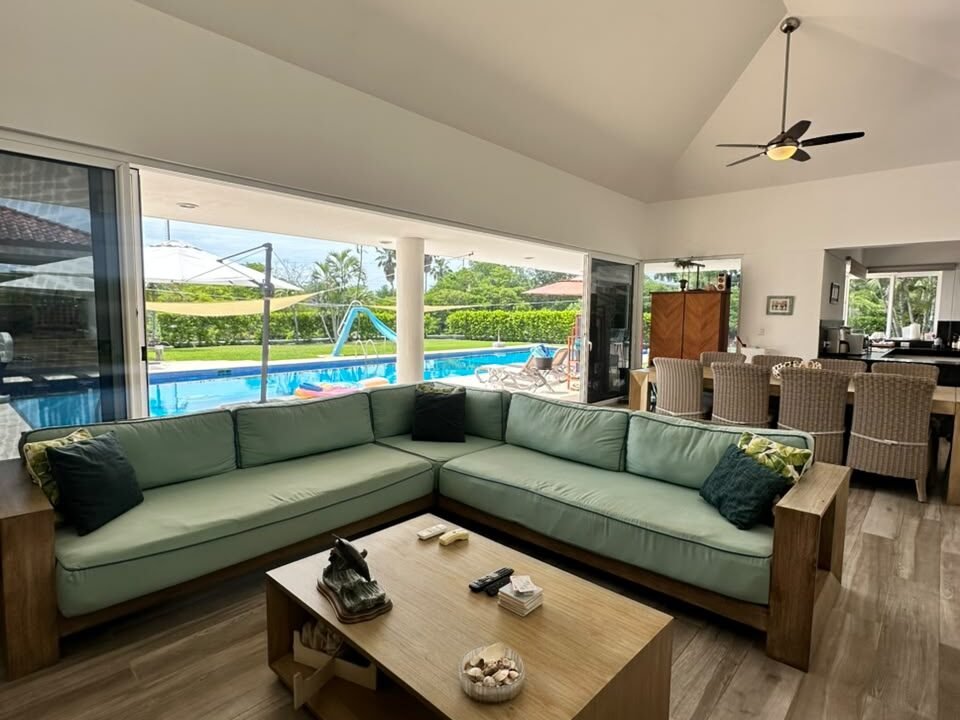 Casa en Puntavela Moderna y Minimalista (5)