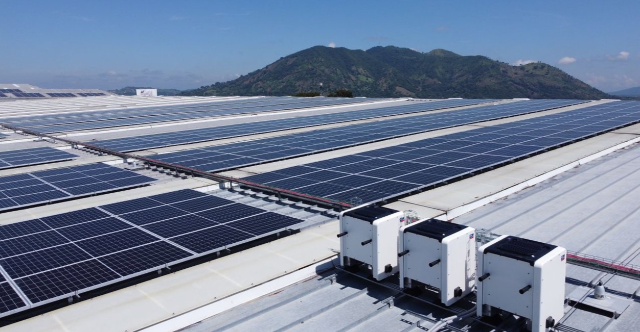 Instalaci&oacute;n de paneles solares de Solus Energy