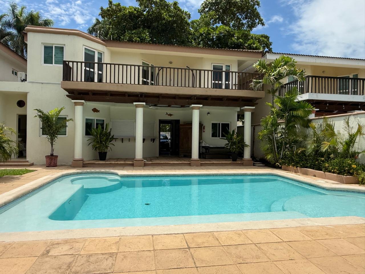 Casa en Likin | Bonita Vista al Manglar | Amplia Piscina - Image 1