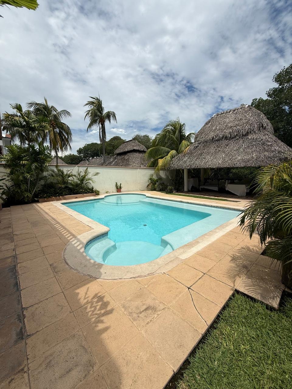 Casa en Likin | Bonita Vista al Manglar | Amplia Piscina - Image 2