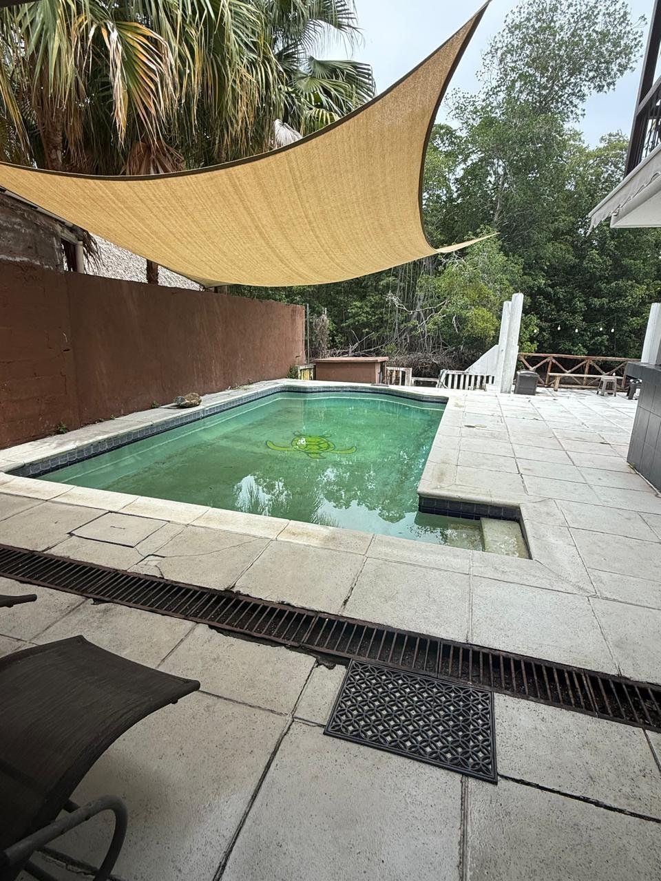 Casa de Playa con Piscina y Acceso a Canal | Likin - Image 1