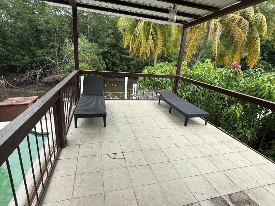 Casa de Playa con Piscina y Acceso a Canal – Likin, Guatemala
