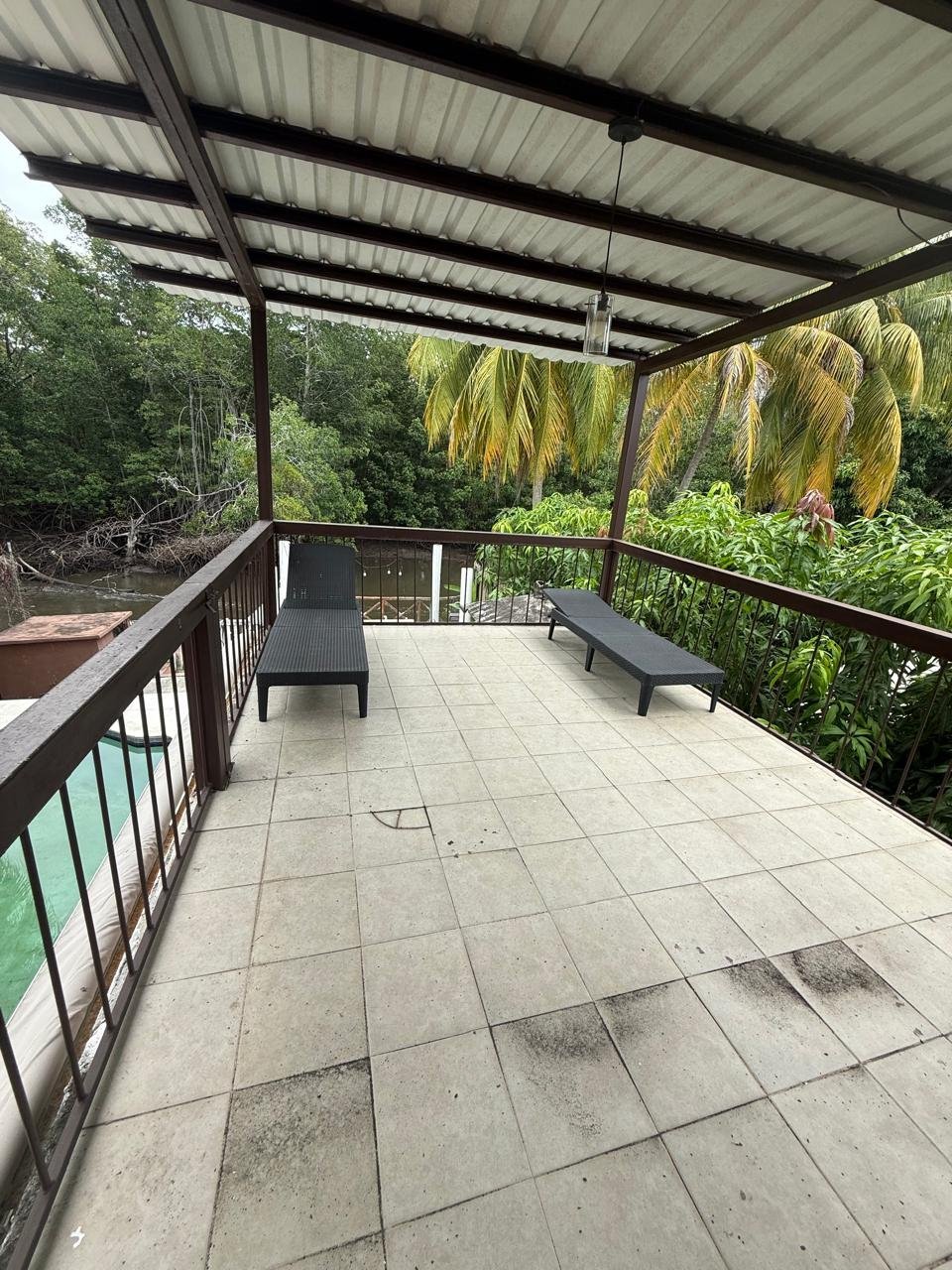 Casa de Playa con Piscina y Acceso a Canal | Likin - Image 3