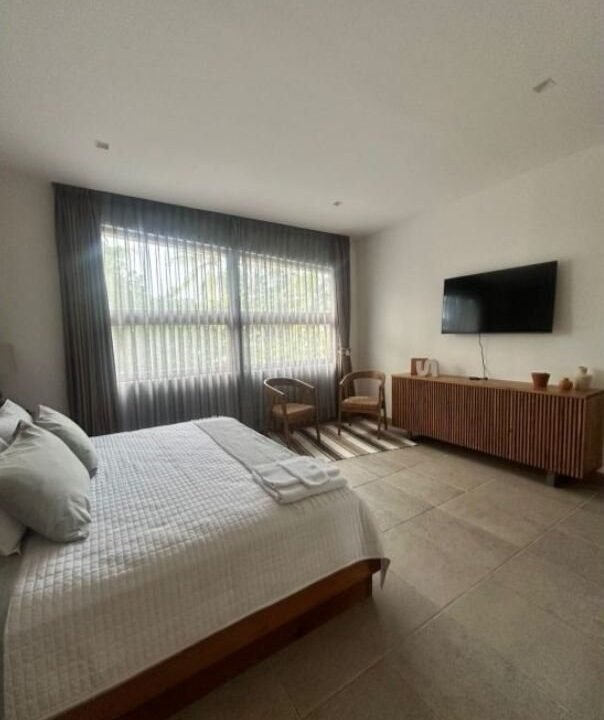 Casa Moderna en Likin | 5 Habitaciones, Frente a Canal, Piscina 4
