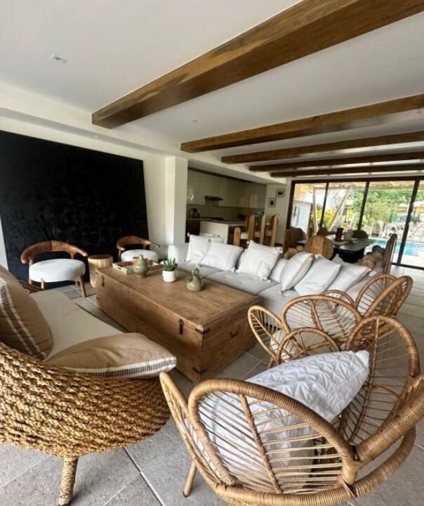 Casa Moderna en Likin | 5 Habitaciones, Frente a Canal, Piscina 8