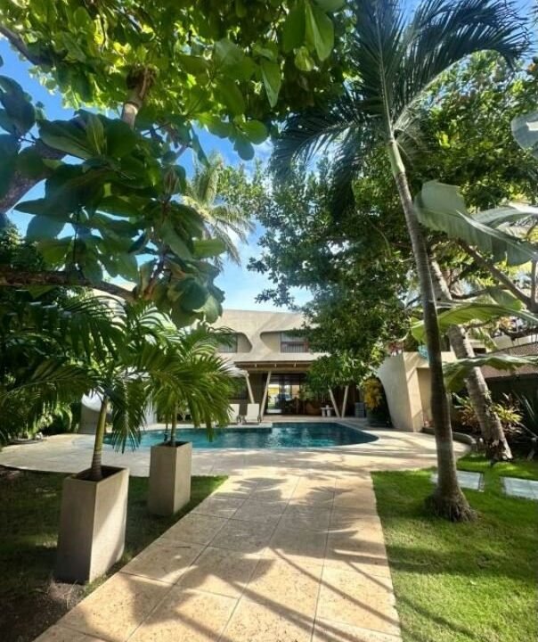 Casa Moderna en Likin | 5 Habitaciones, Frente a Canal, Piscina 9